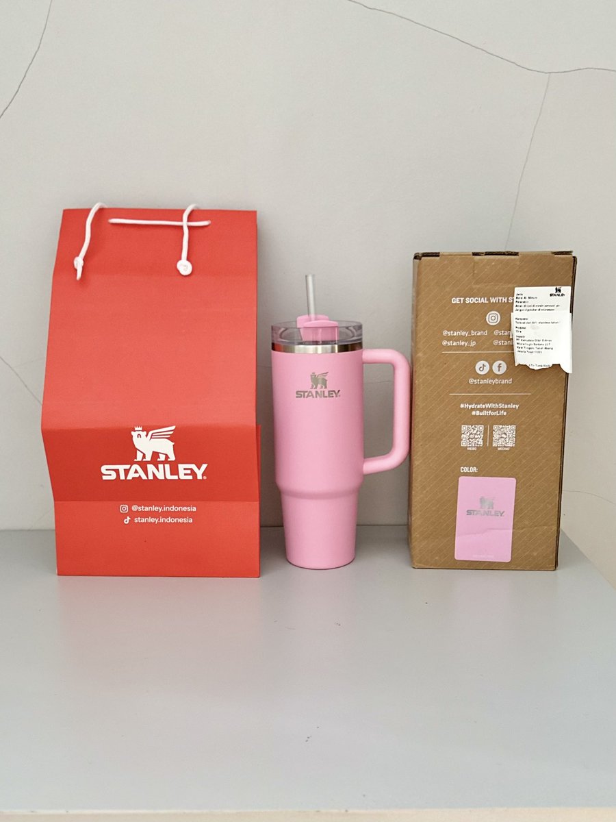 deanissaIH's tweet photo. @kavchino halo kak, sapa tau minat stanley sizzling pink 30oz 650k ada receipt pembelian https://t.co/lP8iHXG9OL