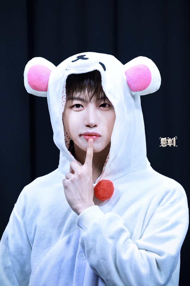 윤🤍휘🐶 tweet media