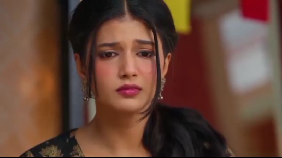 Vijitha33444400's tweet photo. Beyond every wall of protection lies a mother’s embrace. Abhira is Mukti’s safe haven, and together, they define the ultimate bond of grace. 🛡️🌸🧿
#samridhiishukla #yrkkh #AbhiraSharma https://t.co/I8RwseUJpd