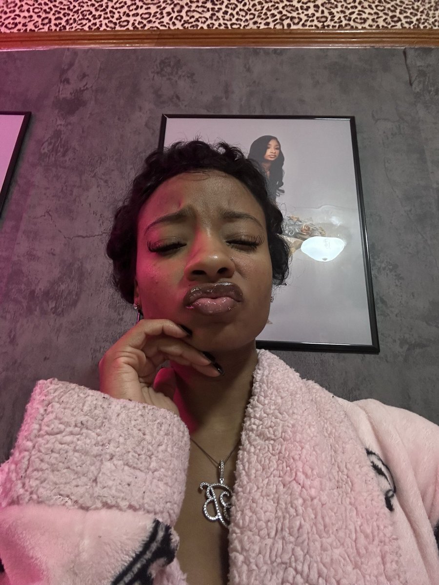 b_duhhhh's tweet photo. late night￼💘 https://t.co/Nojw7TSV3E