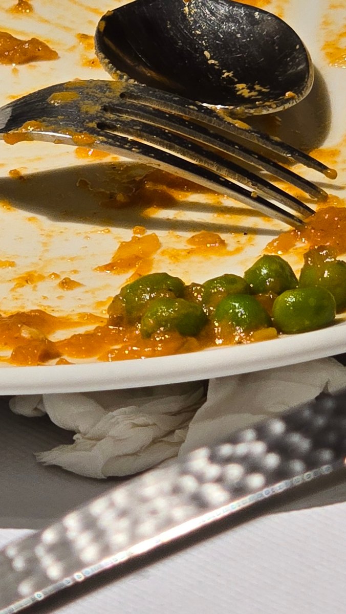 インド（カレー）も行きました
茄子カレーもゴア海老もナンもすべてうまかったです
ですがグリーンピー食べないガキが居てさ……🔪