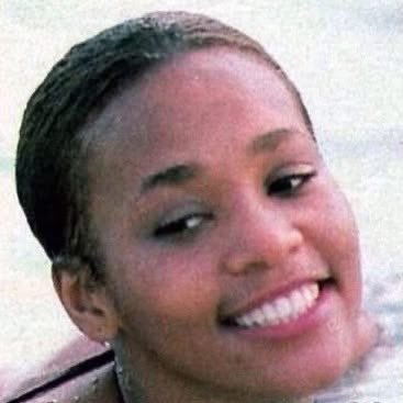 whitneysfanclub's tweet image. #FBF with a beautiful sweet young Whitney Houston!! 💜💜💜