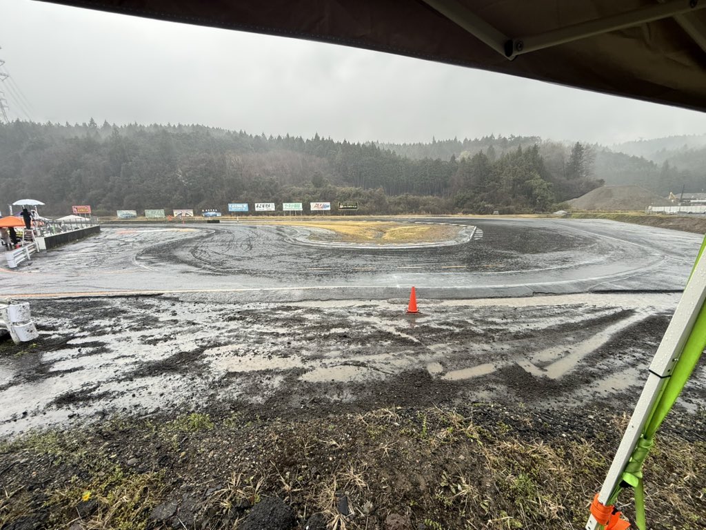 今日の職場…

晴れからの土砂降り…