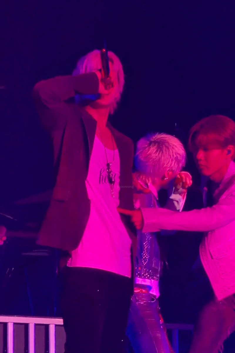 260328 TAIPEI

준규가 진지하게 지훈이 복근을 툭! 찔렀어 ㅋㅋ

#트레저 #TREASURE 
#지훈 #JIHOON 
#준규 #JUNKYU