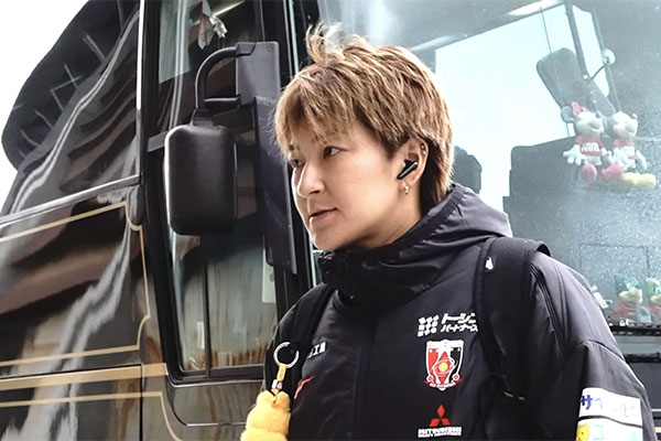 REDSLADIES's tweet photo. 🚌チームバスが到着
🆚C大阪 は14:03キックオフ
試合情報▶️https://t.co/vPTAFR2mn5
📺📱💻 DAZNで無料ライブ配信あります。
https://t.co/obvqqJmdFP
#nikefootball
#WEみようぜ
#OneMatchOneWin https://t.co/GiL01a51zG