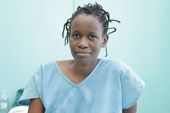 InfoJOOTRH's tweet image. 🎉 "I can now sit, walk, and I’m pain-free!" says Racheal Akoth after life-changing kidney surgery at JOOTRH. From discomfort to recovery, her journey shows the power of medical care and community support. Grateful for the dedicated team! 🙏 #KidneyHealth #SurgerySuccess #Health