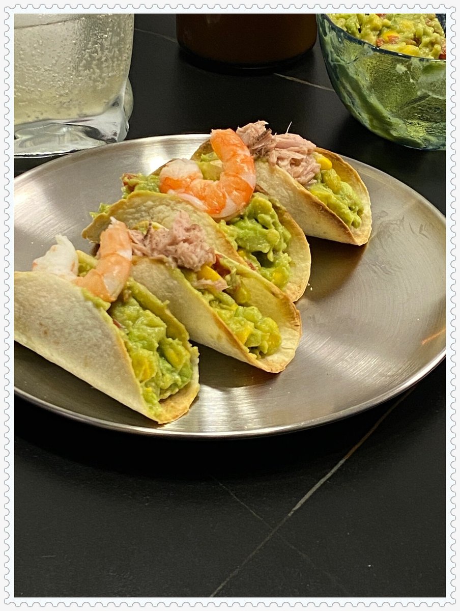 Tonfern50's tweet photo. 5-Minute Avocado Toast with a Twist!  Mash 1 ripe avocado + pinch of salt/pepper. Spread on toasted sourdough. Top with red pepper flakes + a squeeze of lime. Easy, creamy, u0026 perfect for breakfast/lunch!  #QuickRecipes #AvocadoLovers #HomemadeGoodness https://t.co/qujkyRL4dL