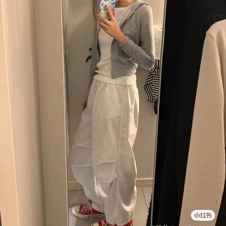 somi74548's tweet photo. 역시 봄에는 흰바지구
흰바지에는 이런 색 상의가 잘 어울리는 듯 🤍!
흰바지 뽕 뽑고 싶어서 핀터에서 찾아본 코디 =.= https://t.co/x1L0UBtSvg