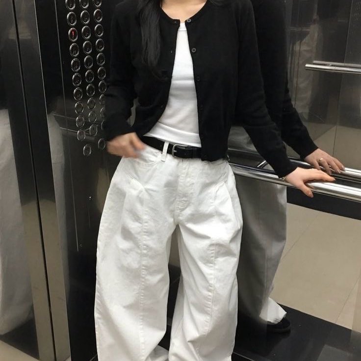 somi74548's tweet photo. 역시 봄에는 흰바지구
흰바지에는 이런 색 상의가 잘 어울리는 듯 🤍!
흰바지 뽕 뽑고 싶어서 핀터에서 찾아본 코디 =.= https://t.co/x1L0UBtSvg