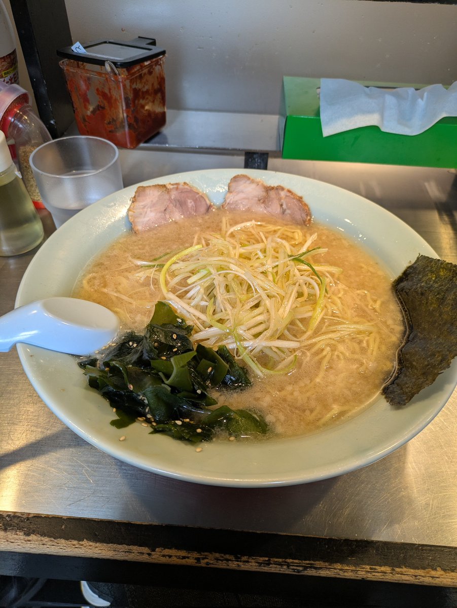 へるまー tweet media