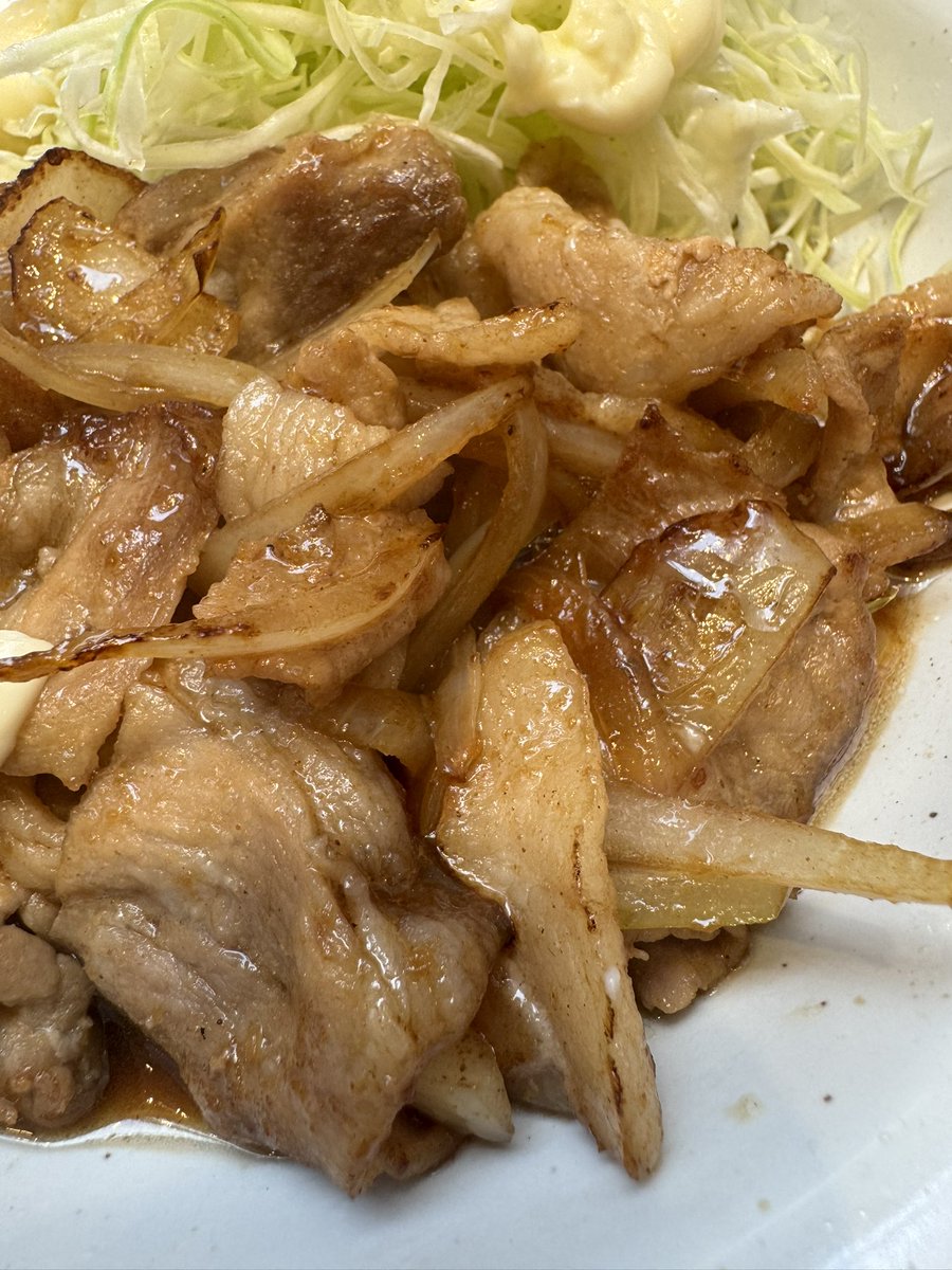 しょうが焼き定食
今日も美味しいです😋

#あづきてい
#アプリイ新伝馬店