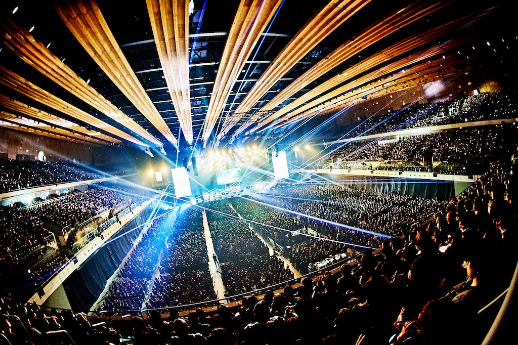 Tetsuo_Hiraga's tweet photo. 【ご報告】LUNA SEA【LUNATIC X'MAS 2025 - OUR JOURNEY CONTINUES -】ライブレポ担当しました！

「いくぞぉー！真矢ぁぁぁー！」真矢が人生のすべてを懸けて体現し続けてくれたLUNA SEAへの愛。それが起爆剤となって生まれた、爆発的な音楽空間と続いていく物語。必読です！https://t.co/RsTqMuT9XP https://t.co/MurxZfnkEp
