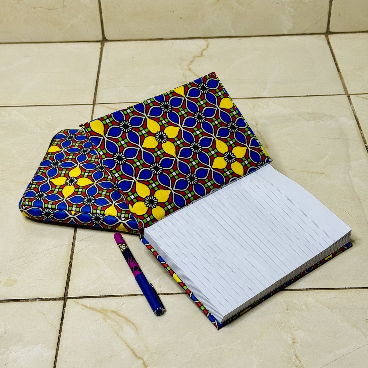 AssortedAfrica's tweet image. It’s Giving Saturday…

Today we’re celebrating the art of book creation by the talented women we work with turning everyday journaling into something truly special.
Each #notebook comes with a matching bag and pen, making it perfect for capturing your ideas on the go .