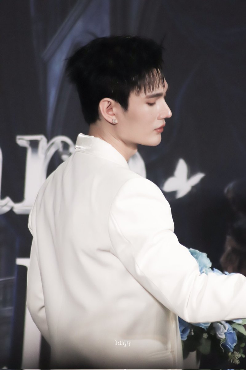 magicbroom tweet media