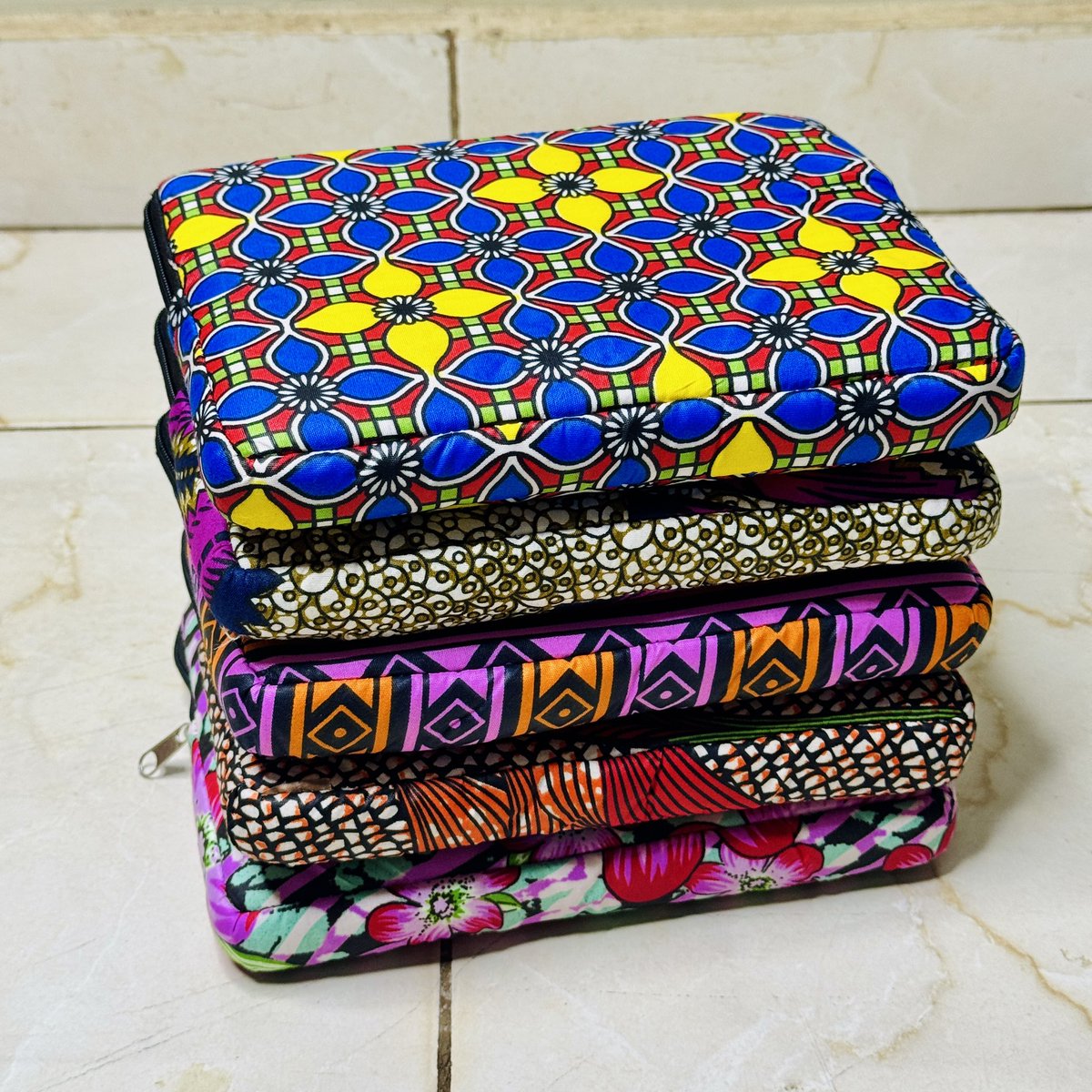 AssortedAfrica's tweet photo. Give yourself or someone you love the gift of creativity while supporting the hands behind every piece. Check out other styles of books we create at #Ecoline via
https://t.co/2SlodzBpxT https://t.co/t4SiI9H16j