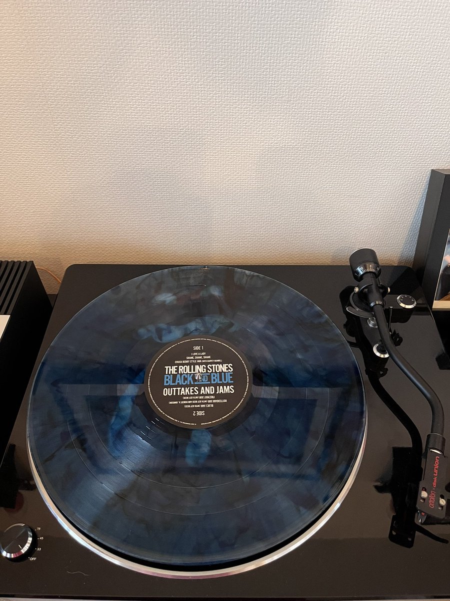 こんにちは〜😊
お休み😝
掃除 洗濯を終わらせ今からまったりレコードを聴きます😆
この時間はStones Outtakesをメインに😍
まずはコレから🖤💙🥰