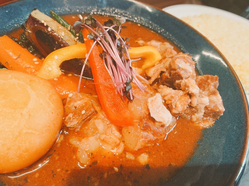 妹にいももちをトッピングするわんぱくさを見せつけている