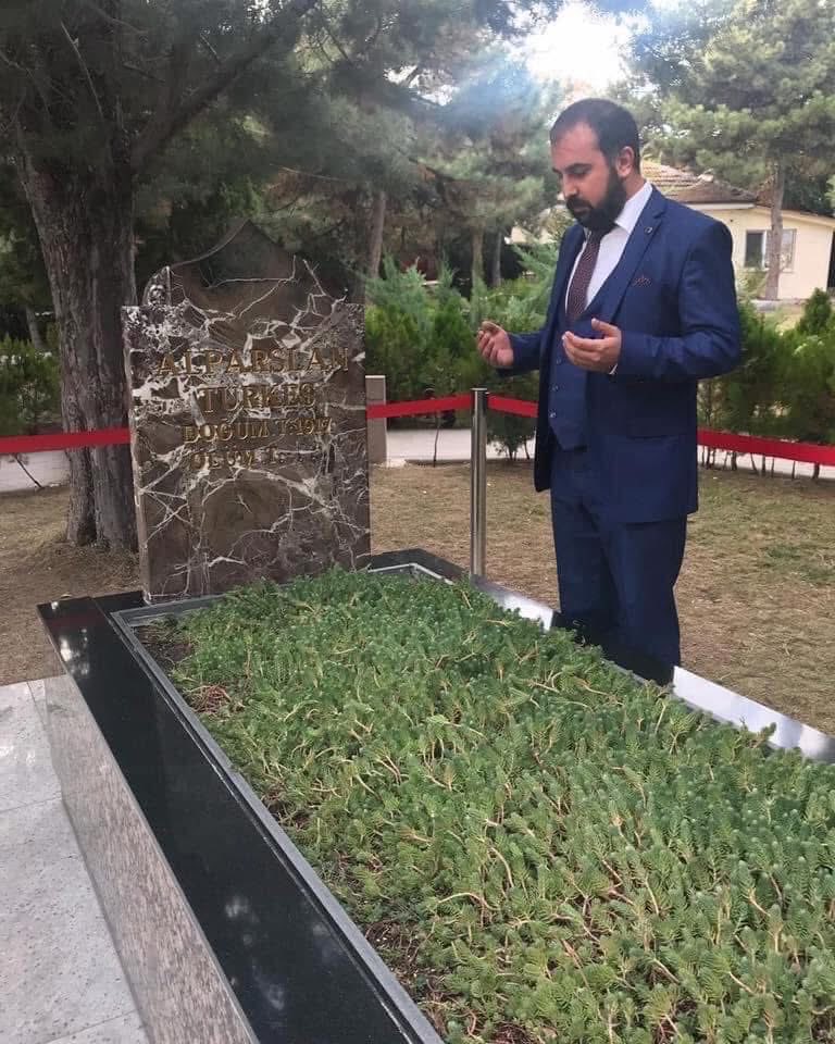 Seremetli's tweet photo. Başbuğumuz Alparslan Türkeş'i vefatının 29.yıl dönümünde saygıyla anıyoruz.

#AlparslanTürkeş https://t.co/pJztSVVkFk
