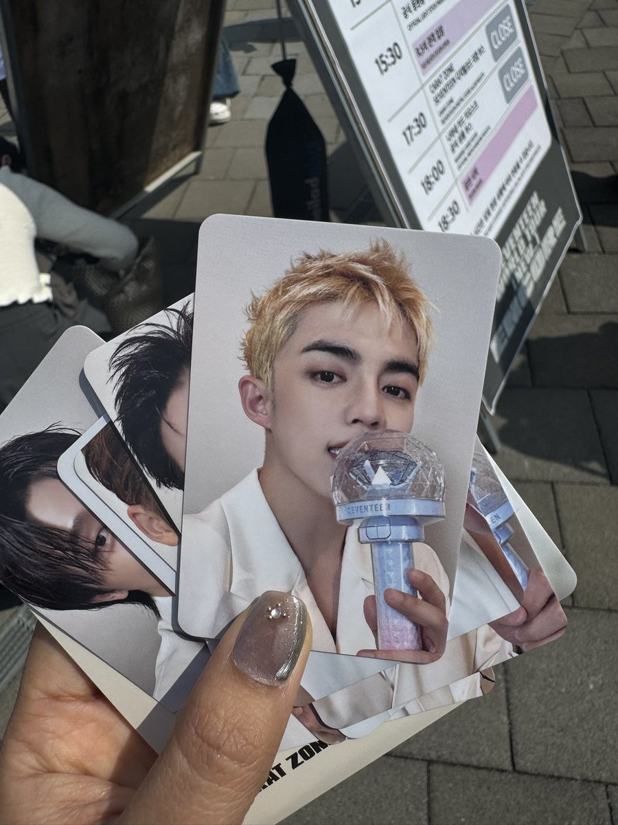 louise° tweet media