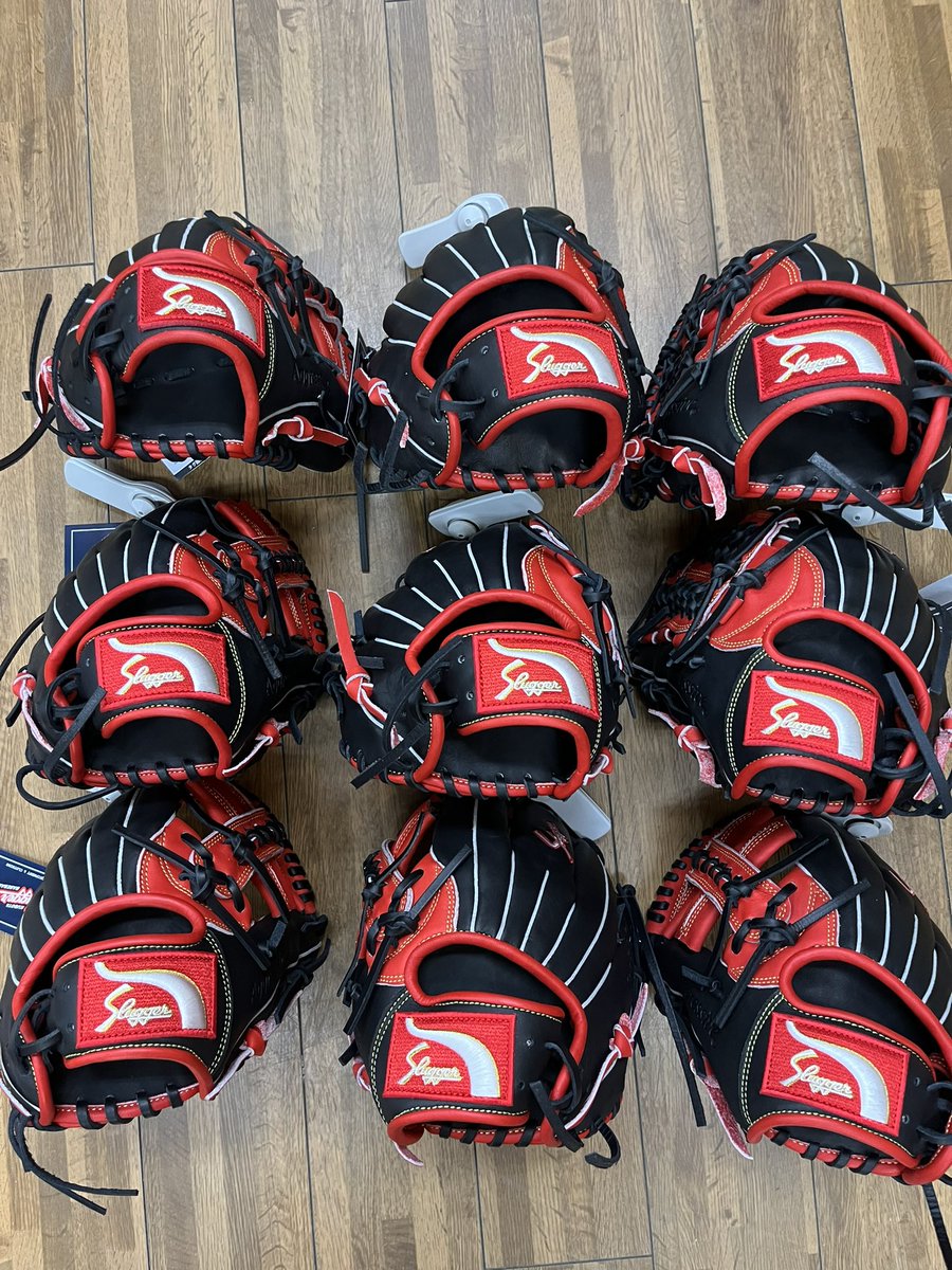 paramount_BB's tweet photo. 久保田スラッガー、限定少年軟式グラブ入荷しました✨️左投げ用も入荷✨️再入荷はあ��ません。
  #久保田スラッガー
 #スラッガー
 #少年軟式
 #限定品
 #J2
 #J4
 #J6 https://t.co/tk2VV7tjDN
