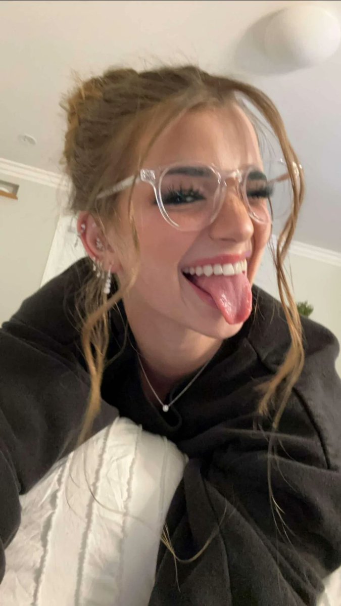 MommyBrooke tweet media