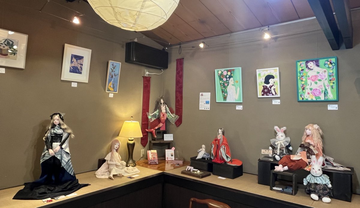 北鎌倉の展示会〜春ノ宴〜2日目スタートしております。
あいにくのお天気ですが、雨に濡れる北鎌倉の町も風情があって☔️🌸
是非足をお運びください。
画像は
①真名さん
②ポチシュナさん
③海生泉
④会場の様子
#北鎌倉 #展示会