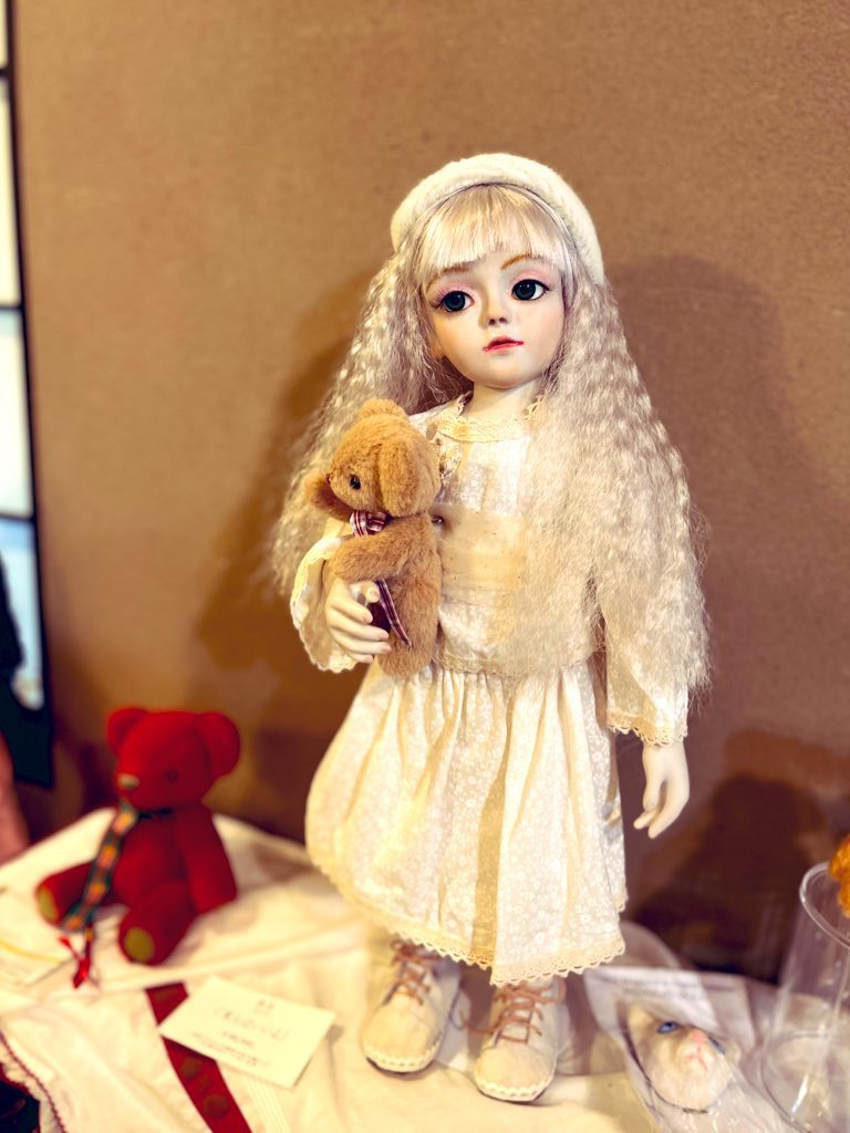 myuuzu_doll's tweet photo. 北鎌倉の展示会〜春ノ宴〜2日目スタートしております。
あいにくのお天気ですが、雨に濡れる北鎌倉の町も風情があって☔️🌸
是非足をお運びください。
画像は
①真名さん
②ポチシュナさん
③海生泉
④会場の様子
#北鎌倉 #展示会 https://t.co/TOE1WEDApi