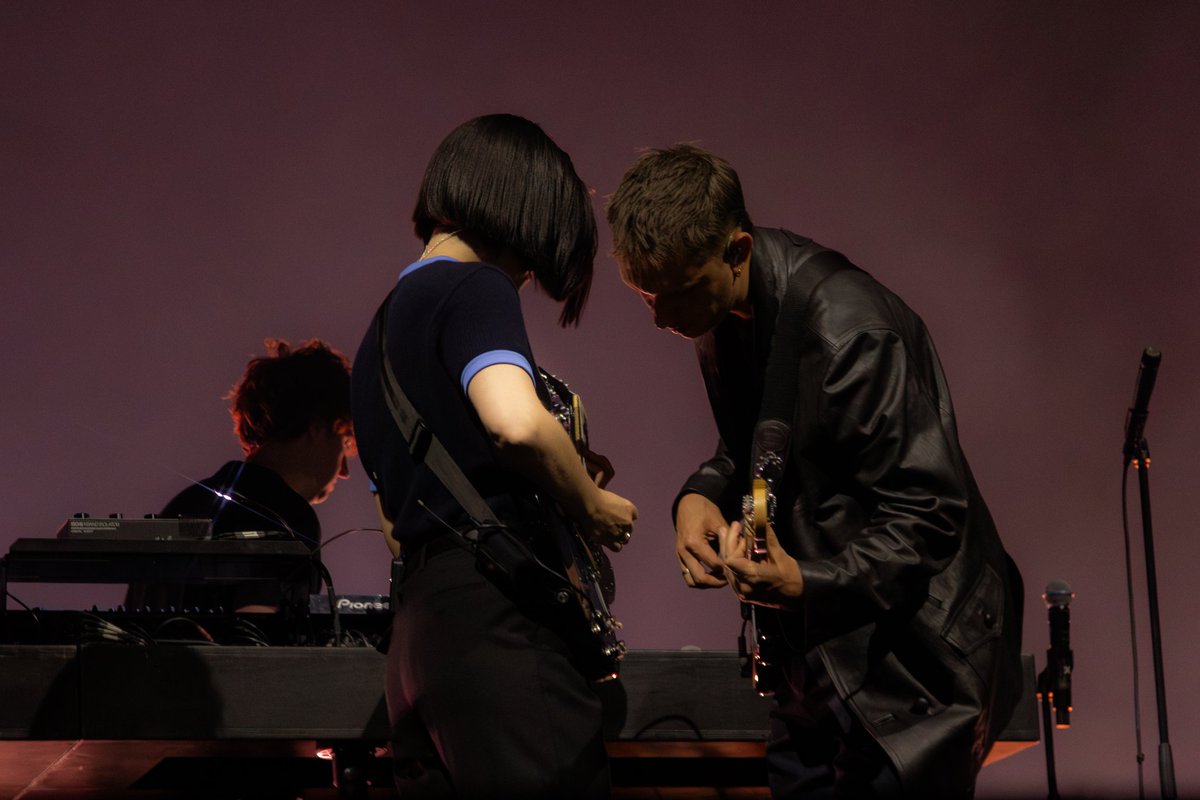 FILTERMexico's tweet photo. The xx en su regreso a los escenarios después de 8 años de espera, con su primera fecha de tres en el Pepsi Center de la CDMX. ⭐️⭐️⭐️⭐️⭐️

📸: Laura Villegas https://t.co/rDAwOMTaIj