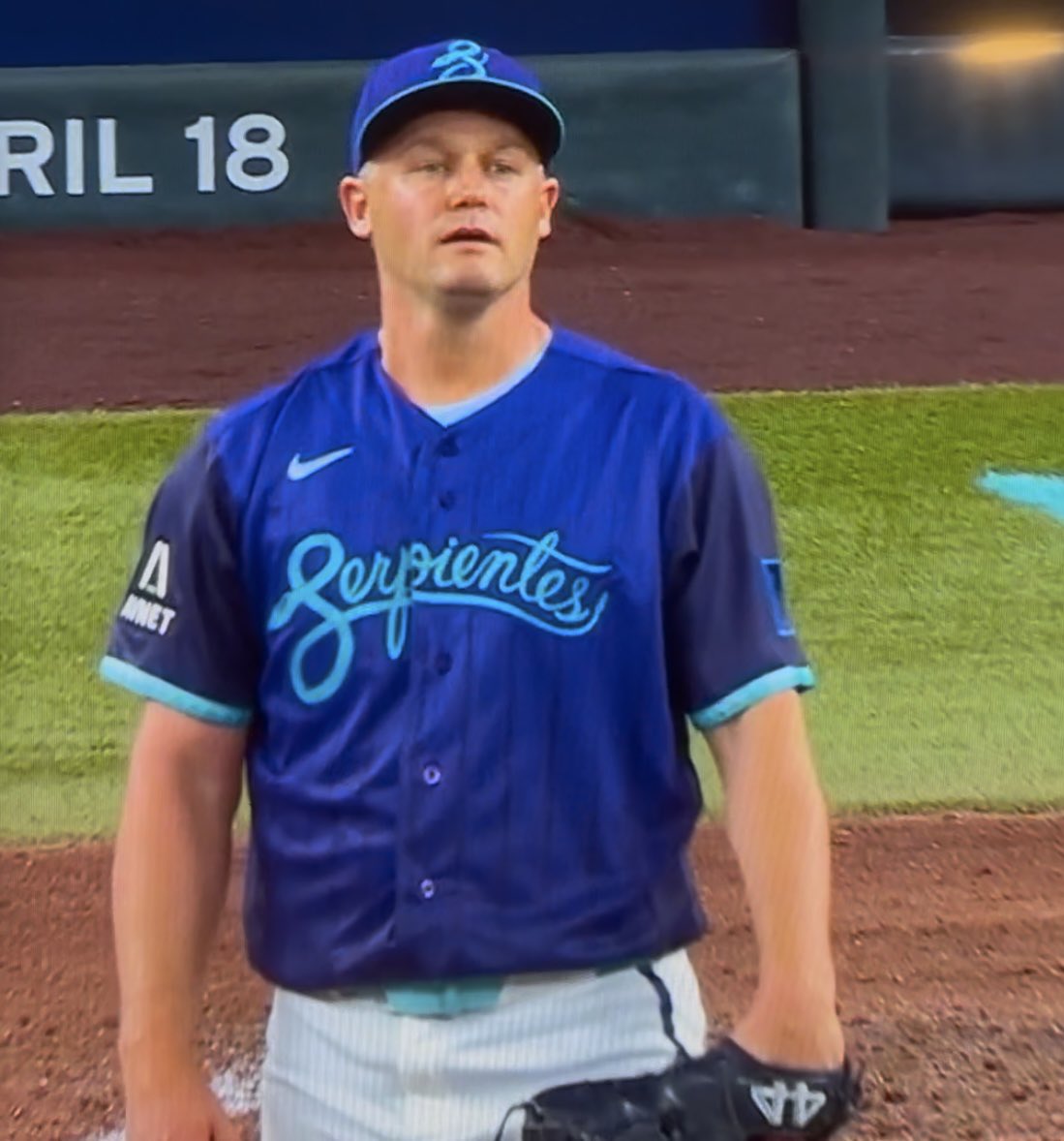 SnakeNewss tweet media