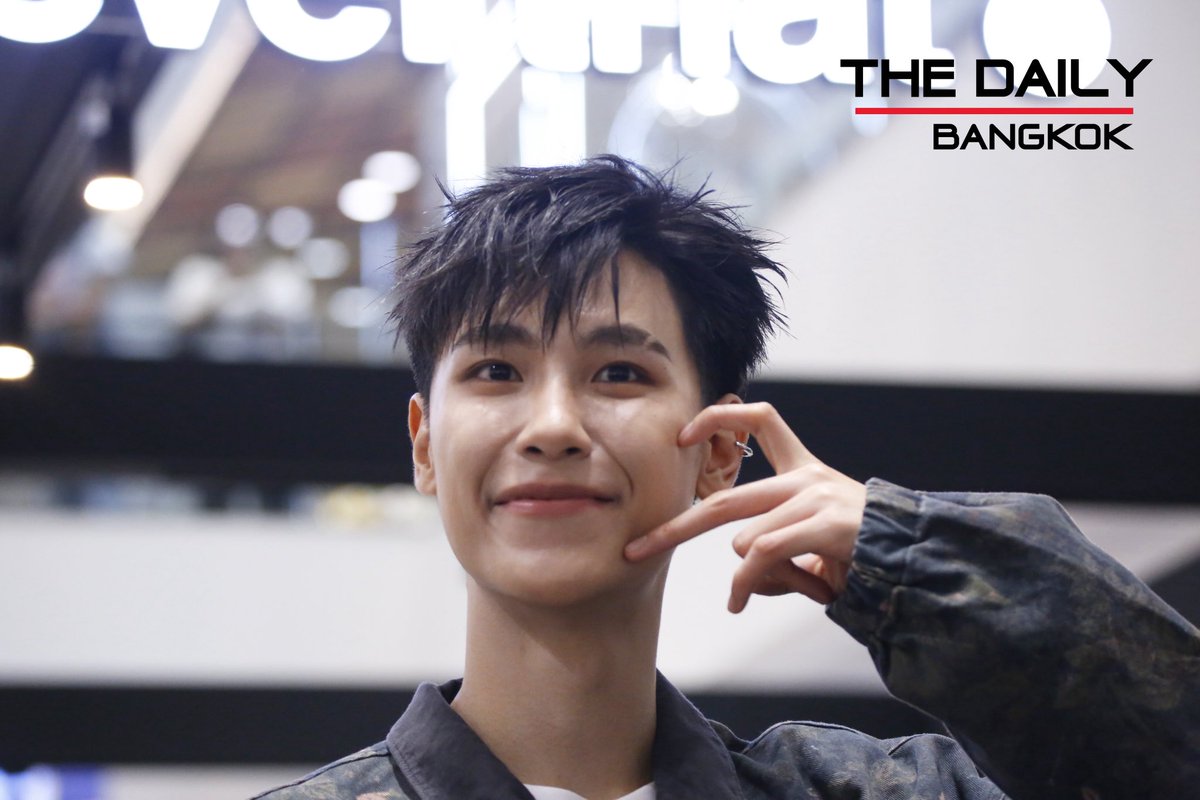 thedailybkk's tweet photo. ช่วงสัมภาษณ์ "จูเนียร์ ปณชัย" ในงาน "Thisisneverthat" THE FIRST POP UP STORE IN THAILAND

JUNIOR X THISISNEVERTHAT AT SIAM DISCOVERY

#JuniorXThisisneverthat
#junniorrs 
#thisisneverthat #thisisneverthatpopup #DiscoverySelection #SiamDiscovery https://t.co/gpEKVAVf5k