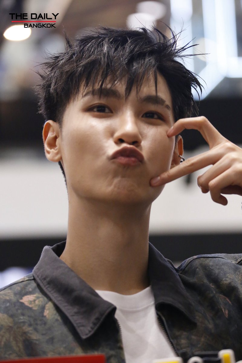 thedailybkk's tweet photo. ช่วงสัมภาษณ์ "จูเนียร์ ปณชัย" ในงาน "Thisisneverthat" THE FIRST POP UP STORE IN THAILAND

JUNIOR X THISISNEVERTHAT AT SIAM DISCOVERY

#JuniorXThisisneverthat
#junniorrs 
#thisisneverthat #thisisneverthatpopup #DiscoverySelection #SiamDiscovery https://t.co/gpEKVAVf5k