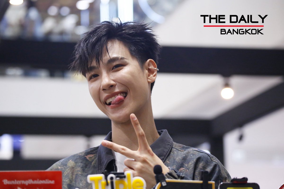 thedailybkk's tweet photo. ช่วงสัมภาษณ์ "จูเนียร์ ปณชัย" ในงาน "Thisisneverthat" THE FIRST POP UP STORE IN THAILAND

JUNIOR X THISISNEVERTHAT AT SIAM DISCOVERY

#JuniorXThisisneverthat
#junniorrs 
#thisisneverthat #thisisneverthatpopup #DiscoverySelection #SiamDiscovery https://t.co/gpEKVAVf5k