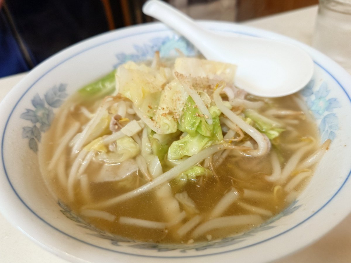 kuupuu3's tweet photo. 朝日食堂
中華そば
鍋焼きうどん肉入り https://t.co/xbHQm9UYsX