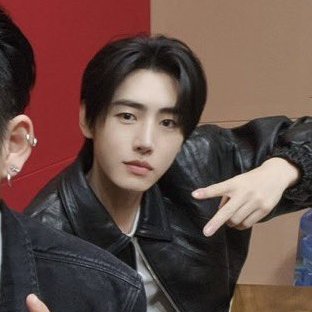 ɟnɥɔ 🍎🪷🍀 tweet media