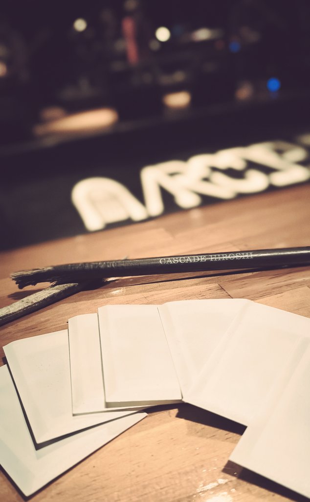 CASCADE_news's tweet image. ★過去チェキ物販情報★

本日、京都ARCDEUXにて、
過去チェキ（3/29渋谷REX）を
当たり付きとして終演後に販売いたします🙇‍♀️
1セット4000円(各メンバー3枚+集合1枚)※現金のみ

◆当たり商品は
『HIROSHI使用済み折れたスティック』

 #CASCADE  #ハルシオンヌ