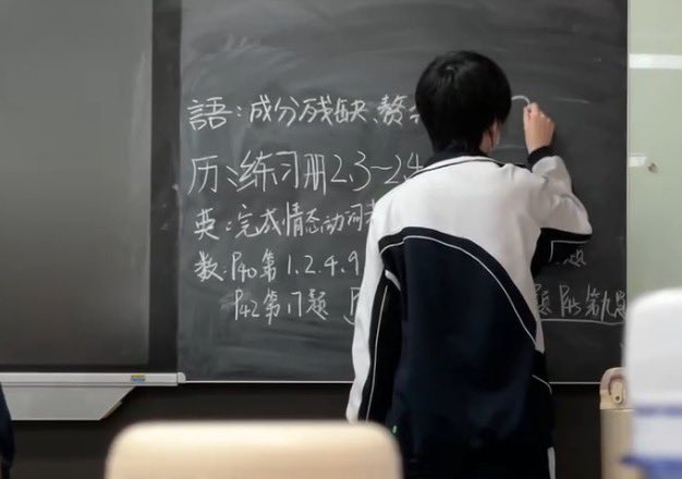 MMTES10's tweet photo. 压力好大。。。求发泄。 https://t.co/NqaUQN2eI2
