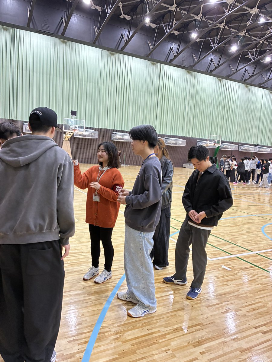 osu_sc's tweet image. 体育館で新入生向け交流イベント「Amigo」の1日目の午前の部の様子です。
ペア探しゲームなどのレクや同じ学科同士の話し合いなどを行いました！
ご参加して下さった皆様ありがとうございました🙇

#大阪産業大学 #大産大 #osu #春から大産大