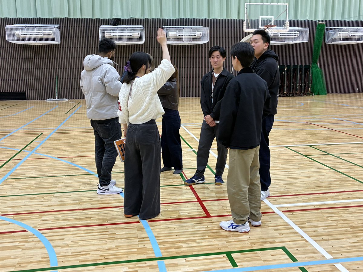 osu_sc's tweet image. 体育館で新入生向け交流イベント「Amigo」の1日目の午前の部の様子です。
ペア探しゲームなどのレクや同じ学科同士の話し合いなどを行いました！
ご参加して下さった皆様ありがとうございました🙇

#大阪産業大学 #大産大 #osu #春から大産大