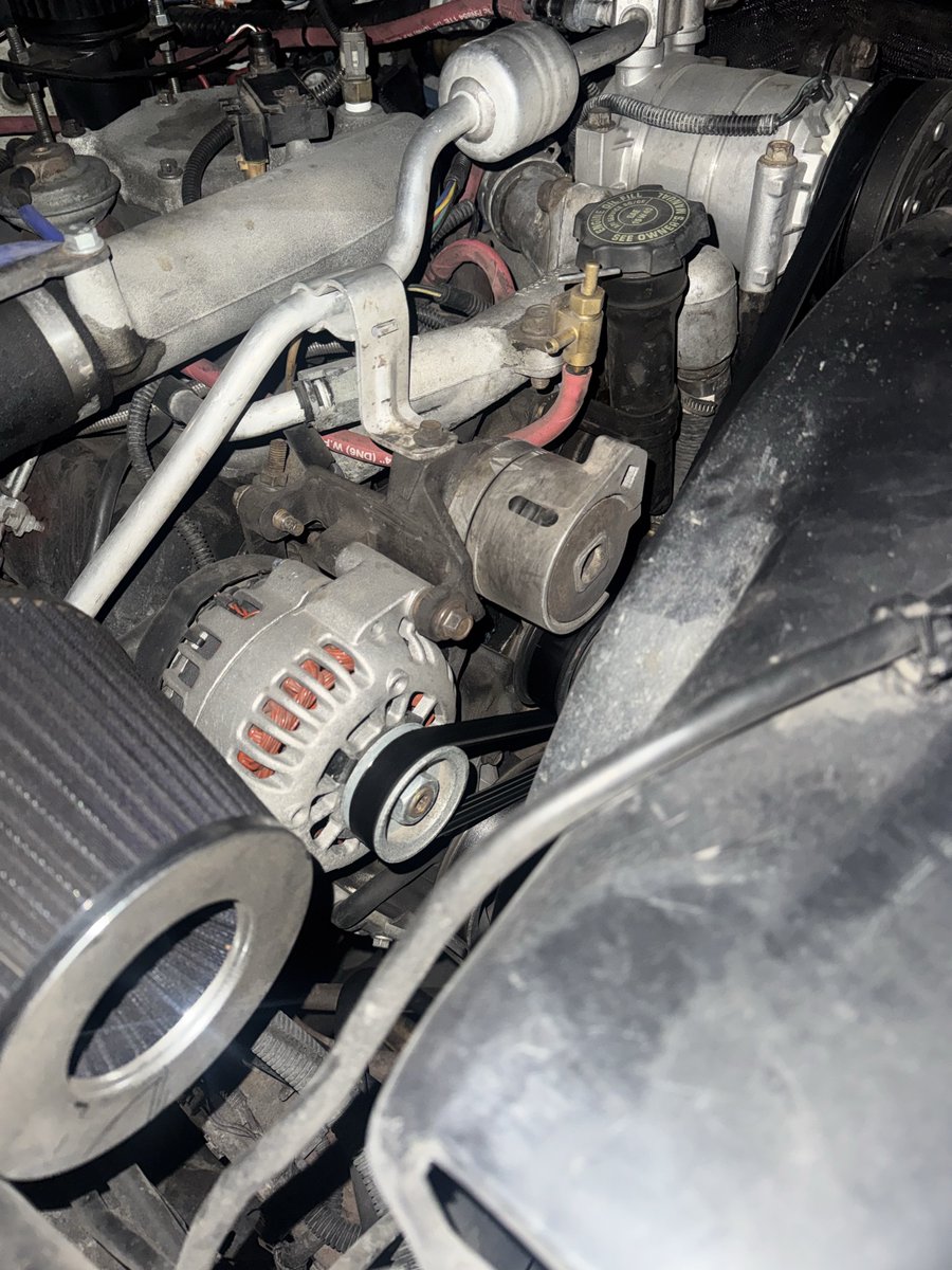 BarbaOptimatium's tweet image. They kept it easy even into the 90s. GMT400 even with the Detroit Diesel…2 bolts, one harness plug, and one wire attached to a stud. 20 minutes.

My 2018 Colorado Duramax? 2 hours. 

Fact is, they don’t want you doing your own work.