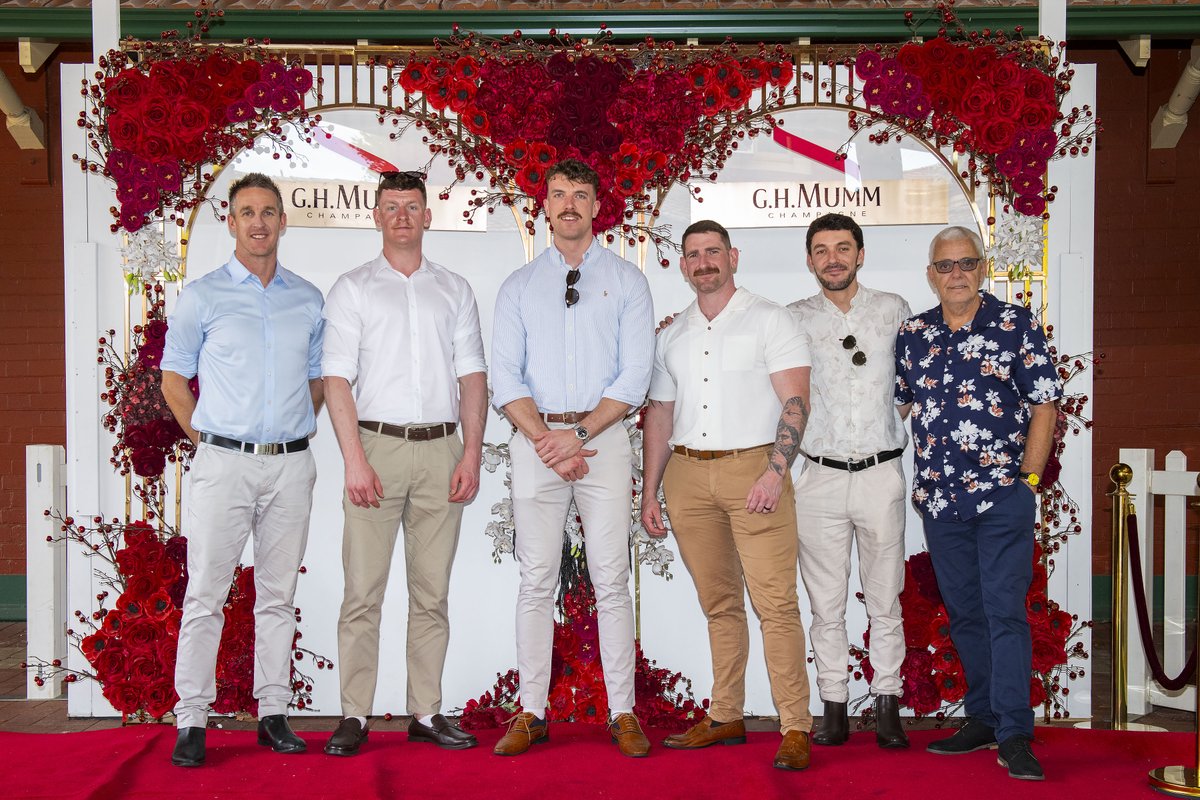 WesternRacepix's tweet photo. PKF Italian Raceday! @PerthRacing
#WesternRacepix #ItalianDay https://t.co/qbzic3dIkk