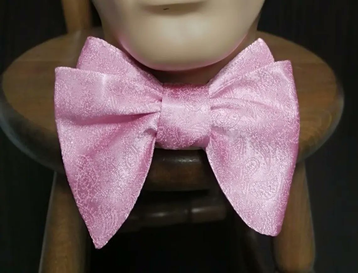 CCzoneva's tweet photo. Oversized Custom Paisley Self Tie Bowtie, Formal Occasion Pink Neckwear https://t.co/IYJUQPqeRq via @Etsy https://t.co/VD5zFQICIy