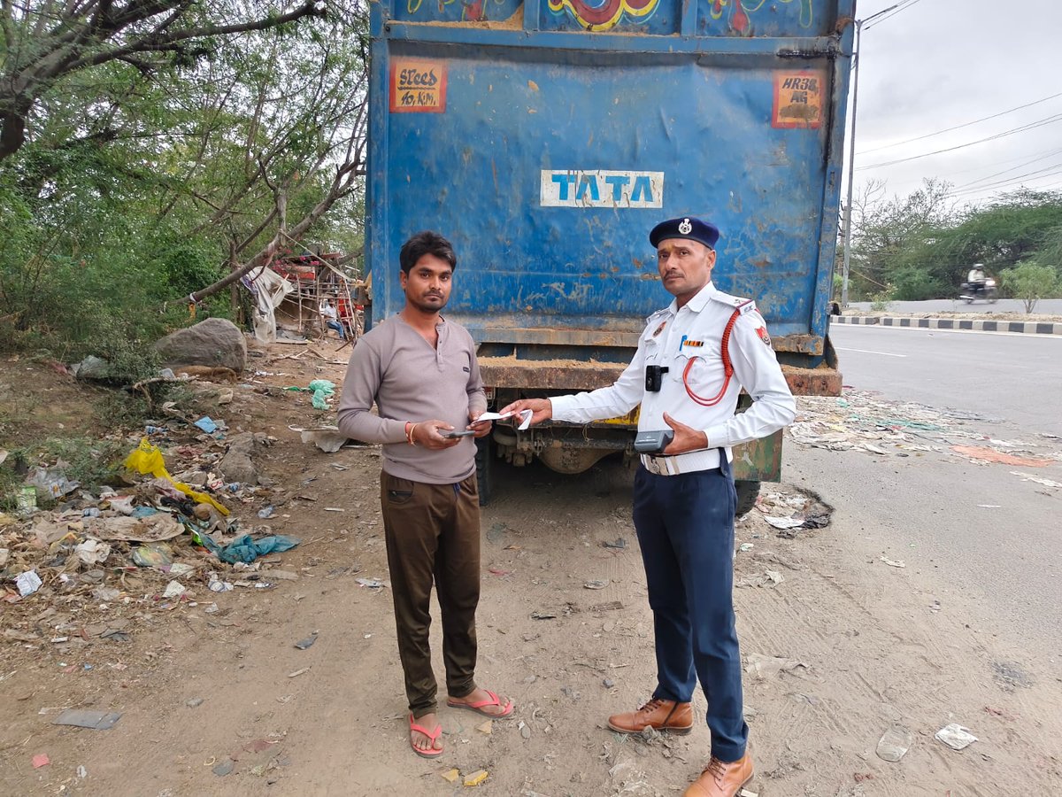 Gurugram Traffic Police tweet media