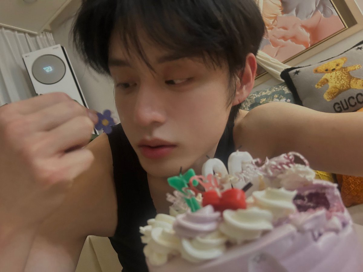 KimJiWoong_KJW's tweet photo. KIM JIWOONG, PLEASE PLAGIARIZE THIS https://t.co/TdrsshFPJn