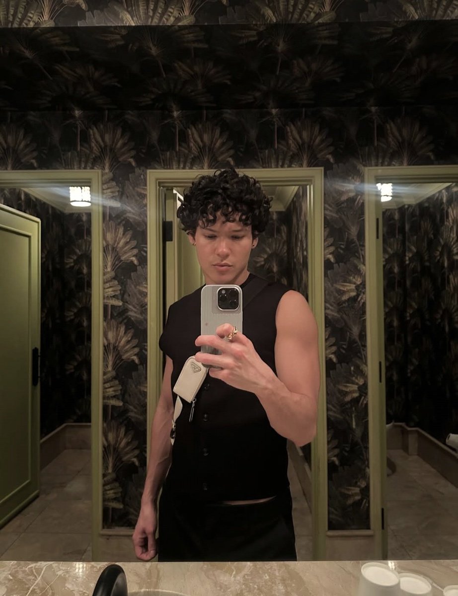 ils ⋆˚࿔ tweet media