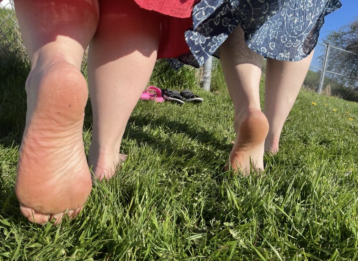 Glitzy Goddess's Dirty Filthy Soles tweet media