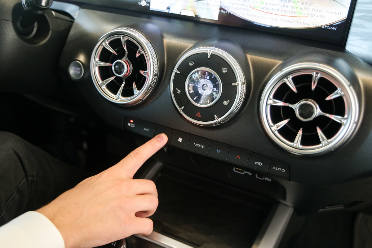 RHooks84 tweet media