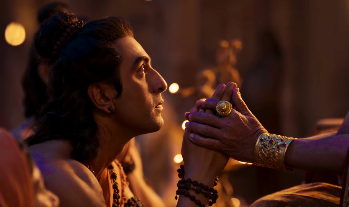 ManozTalks's tweet image. Portraying #Rama is not Merely an ACTING — It Demands an AURA of Righteousness, an unspoken Dignity 🙏

Among all BiG STARs --#RanbirKapoor Possesses that intangible Quality,  Where Every Expression Feels Measured, Every Silence Speaks &amp;amp; Every Glance reflects the Weight of Dharma