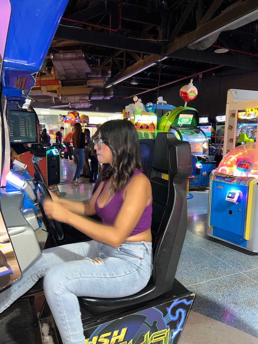 𝓢𝓬𝓪𝓻𝓵𝓮𝓽 𝓥𝓮𝓷𝓽𝓾𝓻𝓮 ♥ tweet media