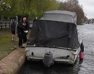 MariaHerlihyEA's tweet photo. Patrols out on the RIver this #Easter week end  in the #Teddington reach undertaking #licence checks ,serving directions to move and marking navigation hazards .Putting #pride back into the Thames .@RomneyWeir @EnvAgency @SimonShep64 https://t.co/Ssu800htf4
