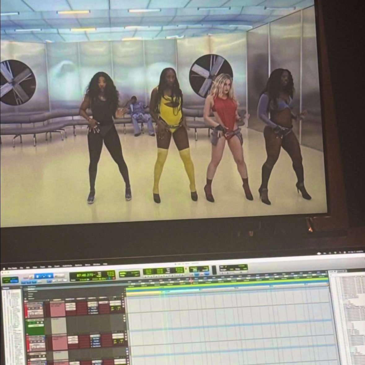 cel ☆゚.*・。 tweet media